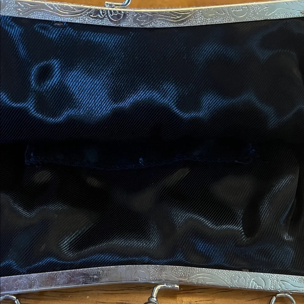 Vintage Black & Silver Beaded Clutch Purse w/Chain strap & Kiss lock clasp 7”x6”